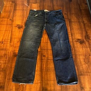 Levi’s straight leg men’s jeans - 38x32 GUC 👖